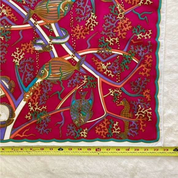 Sea Gardens by Smith’s of Bermuda Aquatic patterned‎ souvenir scarf. - Picture 6 of 6